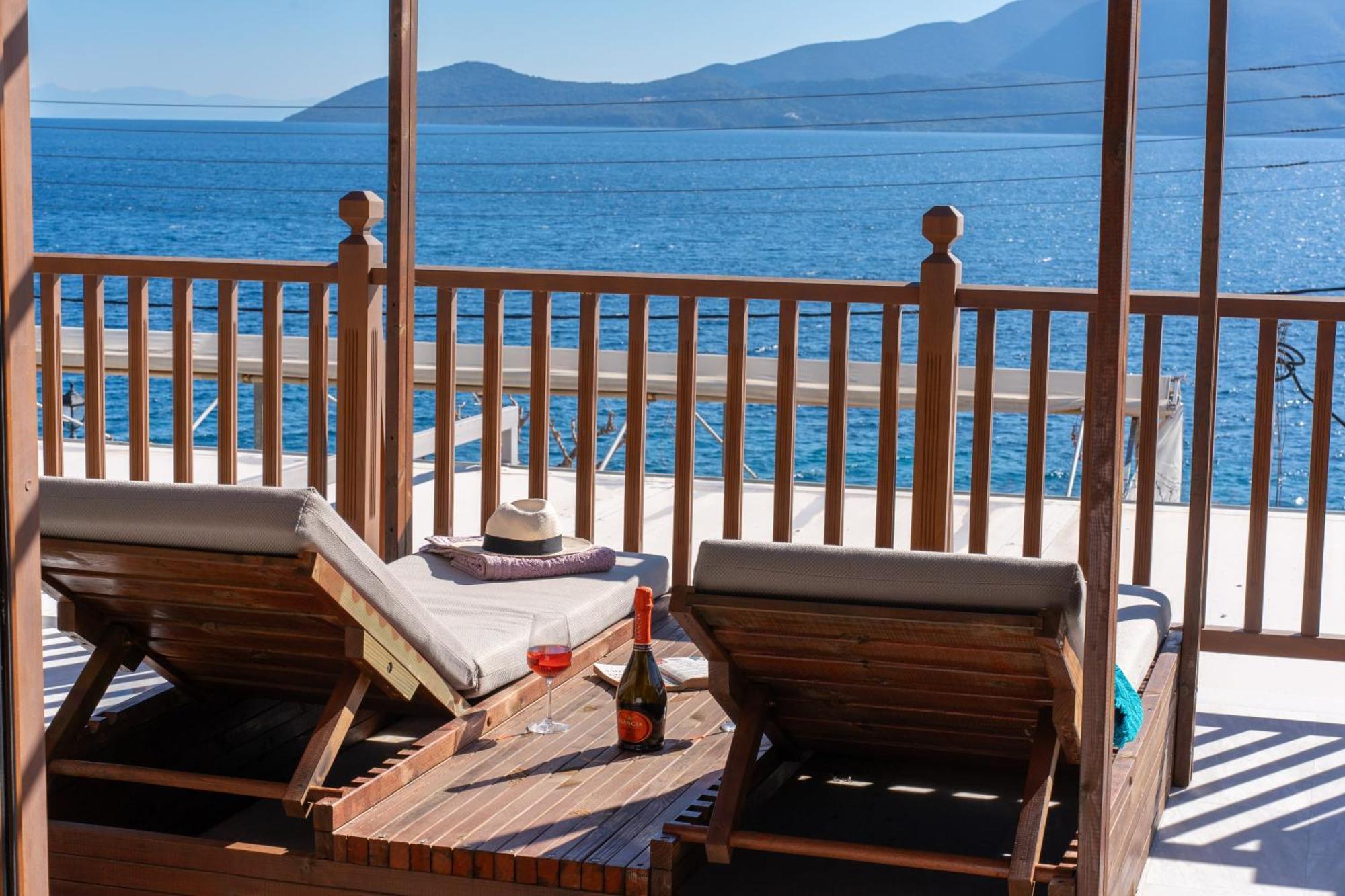 Sea Rock Apartment Agia Efimia Luaran gambar