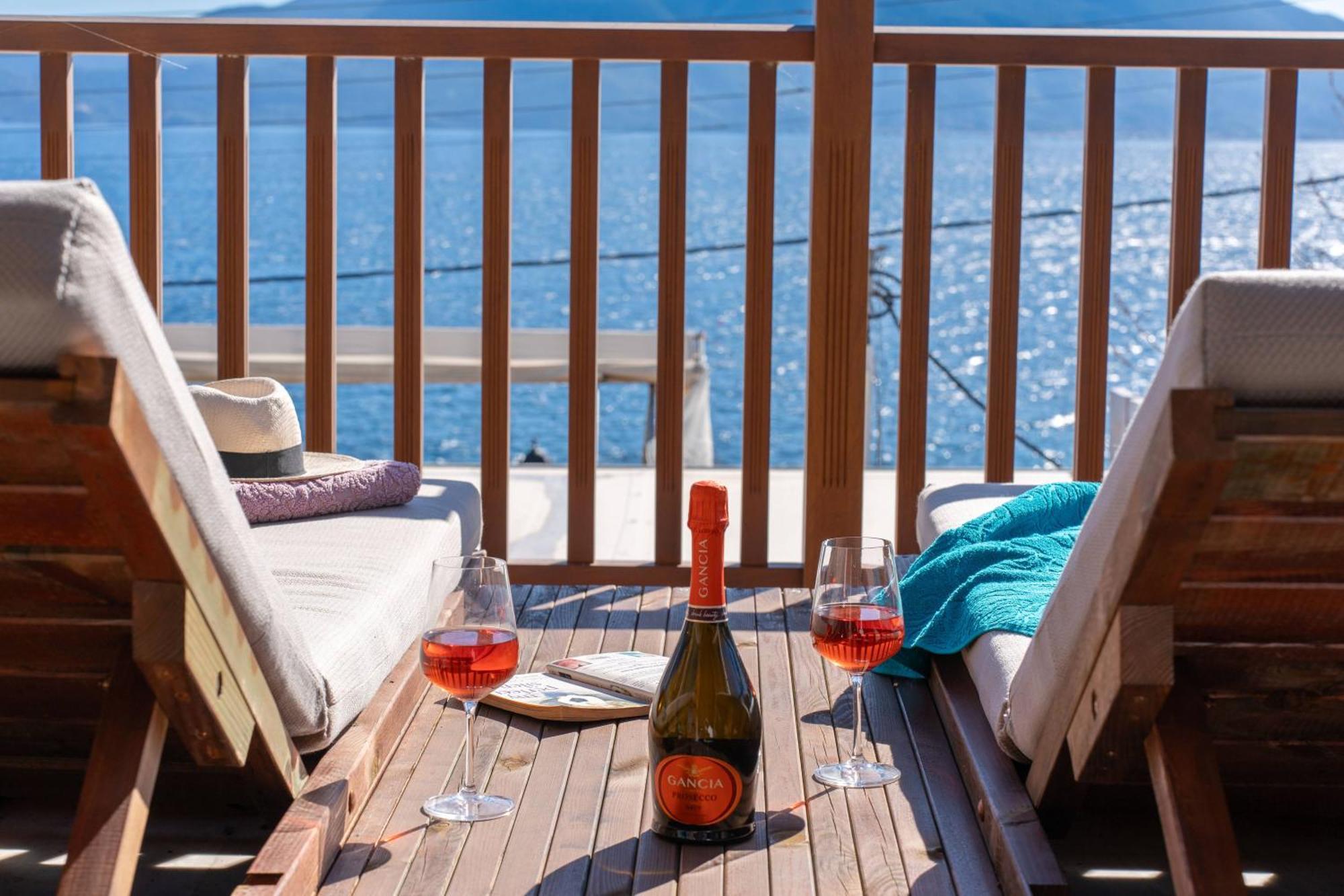 Sea Rock Apartment Agia Efimia Luaran gambar