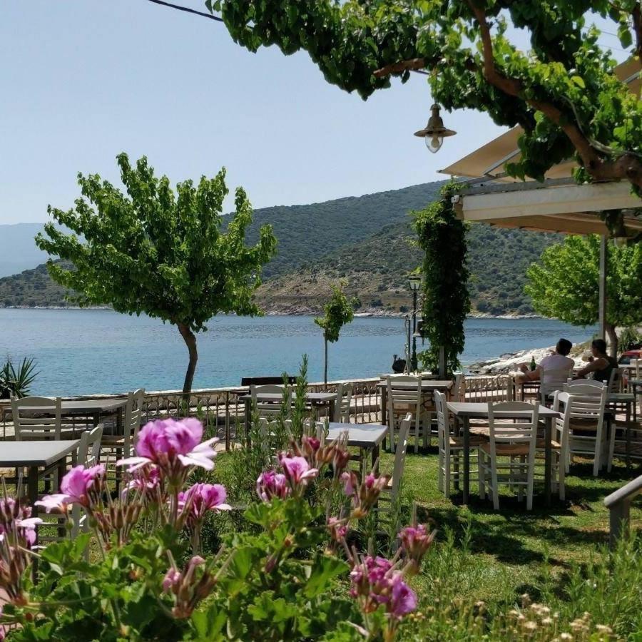 Sea Rock Apartment Agia Efimia Luaran gambar